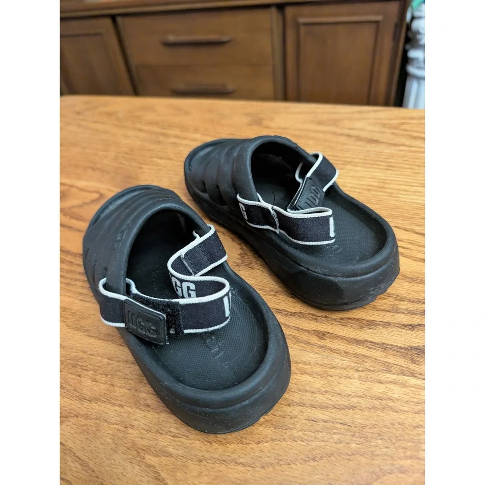 UGG Sport Yeah Kids Black‎ Logo Strap Foam Slide Sandals 1129050K